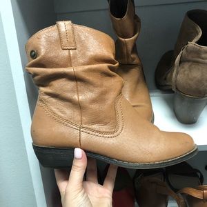 Steve Madden Light Brown Ankle Boots!